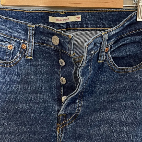 Levi's Womens Wedgie Straight Distressed Raw Hem Jeans Size 28 Button Fly - Picture 7 of 12